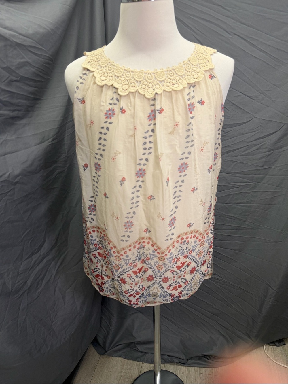 Crochet-Trim Cream Floral Sleeveless Tank